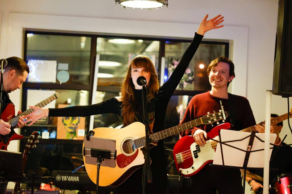 Aisley Autumn greeting fans at the beginning of her show with her band behind her